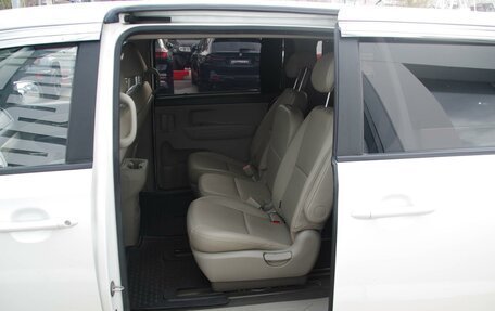 KIA Carnival III, 2017 год, 2 380 000 рублей, 12 фотография