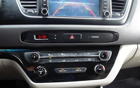 KIA Carnival III, 2017 год, 2 380 000 рублей, 25 фотография
