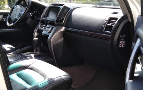 Toyota Land Cruiser 200, 2012 год, 2 990 000 рублей, 6 фотография