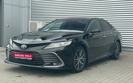 Toyota Camry, 2021 год, 3 390 000 рублей, 1 фотография