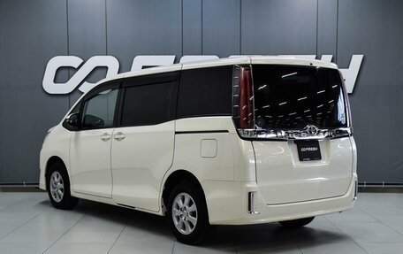 Toyota Noah III, 2018 год, 2 499 000 рублей, 2 фотография