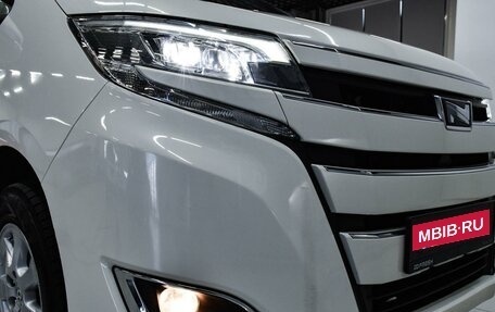 Toyota Noah III, 2018 год, 2 499 000 рублей, 6 фотография