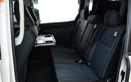 Toyota Noah III, 2018 год, 2 499 000 рублей, 11 фотография