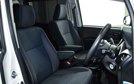 Toyota Noah III, 2018 год, 2 499 000 рублей, 12 фотография