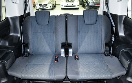 Toyota Noah III, 2018 год, 2 499 000 рублей, 15 фотография