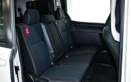 Toyota Noah III, 2018 год, 2 499 000 рублей, 13 фотография