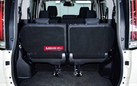 Toyota Noah III, 2018 год, 2 499 000 рублей, 30 фотография