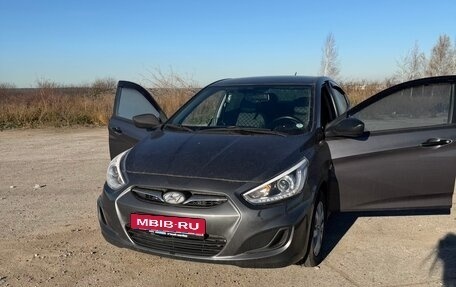 Hyundai Solaris II рестайлинг, 2013 год, 770 000 рублей, 1 фотография