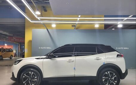 Peugeot 2008 II, 2022 год, 1 990 000 рублей, 4 фотография