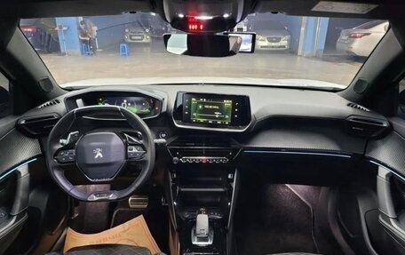 Peugeot 2008 II, 2022 год, 1 990 000 рублей, 6 фотография