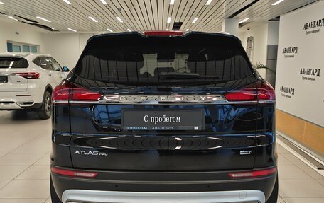 Geely Atlas, 2022 год, 1 885 000 рублей, 4 фотография