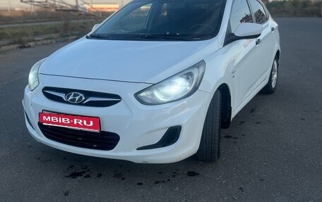 Hyundai Solaris II рестайлинг, 2012 год, 777 000 рублей, 1 фотография