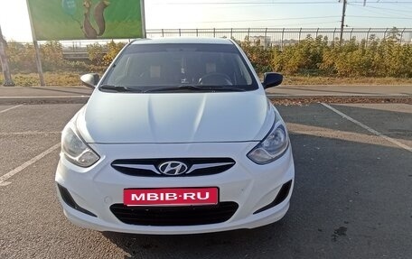 Hyundai Solaris II рестайлинг, 2012 год, 630 000 рублей, 1 фотография