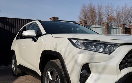 Toyota RAV4, 2019 год, 3 200 000 рублей, 4 фотография