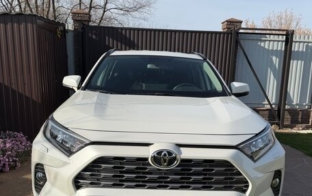Toyota RAV4, 2019 год, 3 200 000 рублей, 2 фотография