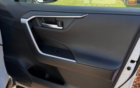 Toyota RAV4, 2019 год, 3 200 000 рублей, 12 фотография