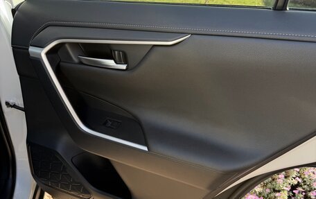 Toyota RAV4, 2019 год, 3 200 000 рублей, 13 фотография