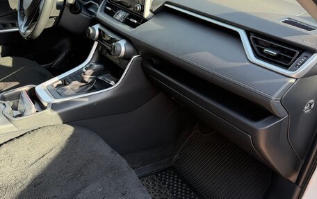 Toyota RAV4, 2019 год, 3 200 000 рублей, 10 фотография