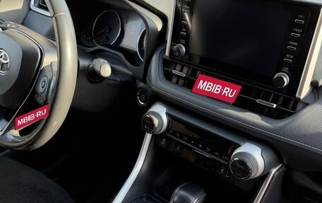 Toyota RAV4, 2019 год, 3 200 000 рублей, 9 фотография