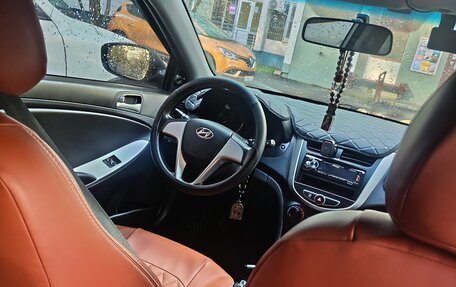 Hyundai Solaris II рестайлинг, 2013 год, 700 000 рублей, 4 фотография