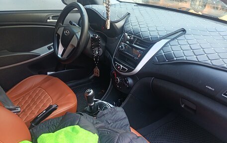 Hyundai Solaris II рестайлинг, 2013 год, 700 000 рублей, 5 фотография