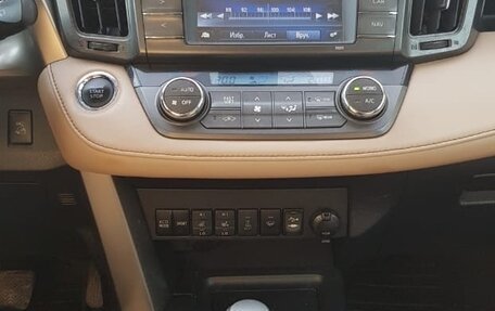 Toyota RAV4, 2015 год, 1 730 000 рублей, 13 фотография