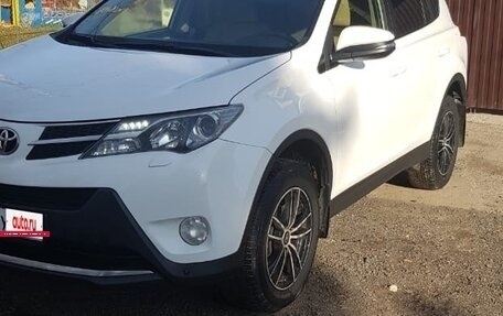 Toyota RAV4, 2015 год, 1 730 000 рублей, 2 фотография