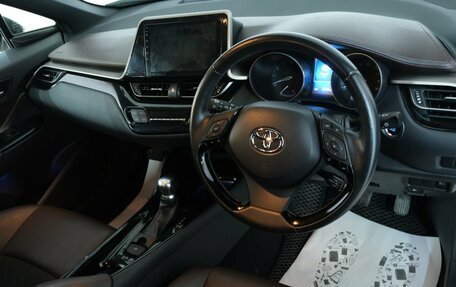 Toyota C-HR I рестайлинг, 2017 год, 2 199 000 рублей, 10 фотография
