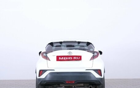 Toyota C-HR I рестайлинг, 2017 год, 2 199 000 рублей, 6 фотография