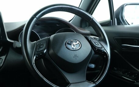 Toyota C-HR I рестайлинг, 2017 год, 2 199 000 рублей, 12 фотография