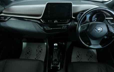 Toyota C-HR I рестайлинг, 2017 год, 2 199 000 рублей, 13 фотография