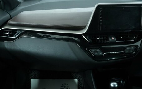 Toyota C-HR I рестайлинг, 2017 год, 2 199 000 рублей, 16 фотография