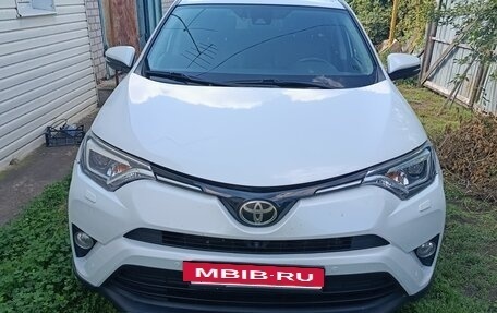 Toyota RAV4, 2018 год, 2 500 000 рублей, 4 фотография