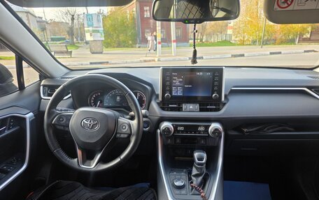 Toyota RAV4, 2021 год, 4 300 000 рублей, 4 фотография