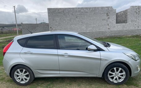 Hyundai Solaris II рестайлинг, 2015 год, 700 000 рублей, 2 фотография
