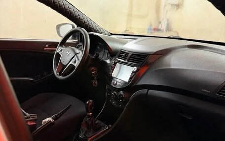 Hyundai Solaris II рестайлинг, 2015 год, 700 000 рублей, 6 фотография