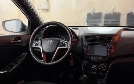 Hyundai Solaris II рестайлинг, 2015 год, 700 000 рублей, 5 фотография