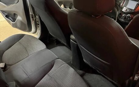 Hyundai Solaris II рестайлинг, 2015 год, 700 000 рублей, 7 фотография