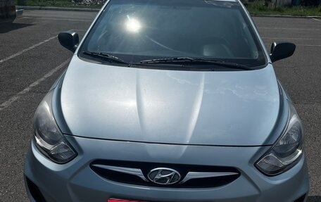 Hyundai Solaris II рестайлинг, 2013 год, 819 000 рублей, 1 фотография