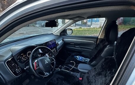 Mitsubishi Outlander III рестайлинг 3, 2014 год, 1 310 000 рублей, 1 фотография