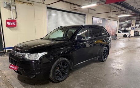 Mitsubishi Outlander III рестайлинг 3, 2013 год, 1 350 000 рублей, 1 фотография