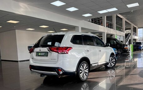Mitsubishi Outlander III рестайлинг 3, 2016 год, 1 850 000 рублей, 2 фотография