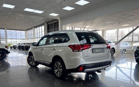 Mitsubishi Outlander III рестайлинг 3, 2016 год, 1 850 000 рублей, 6 фотография