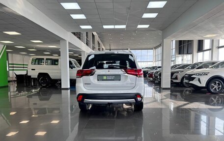 Mitsubishi Outlander III рестайлинг 3, 2016 год, 1 850 000 рублей, 4 фотография