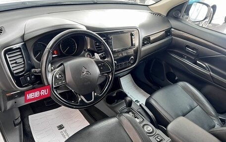 Mitsubishi Outlander III рестайлинг 3, 2016 год, 1 850 000 рублей, 8 фотография