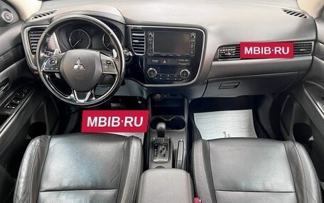 Mitsubishi Outlander III рестайлинг 3, 2016 год, 1 850 000 рублей, 10 фотография