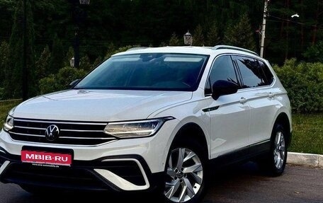 Volkswagen Tiguan II, 2022 год, 2 800 000 рублей, 1 фотография
