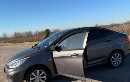 Hyundai Solaris II рестайлинг, 2013 год, 770 000 рублей, 2 фотография