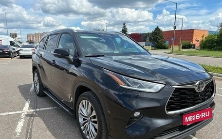 Toyota Highlander, 2023 год, 3 835 000 рублей, 2 фотография
