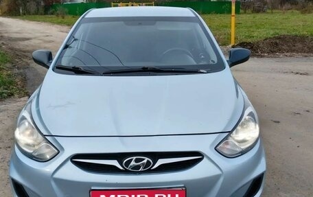 Hyundai Solaris II рестайлинг, 2012 год, 660 000 рублей, 1 фотография